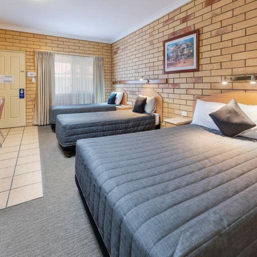 Roma Mid Town Motor Inn Экстерьер фото