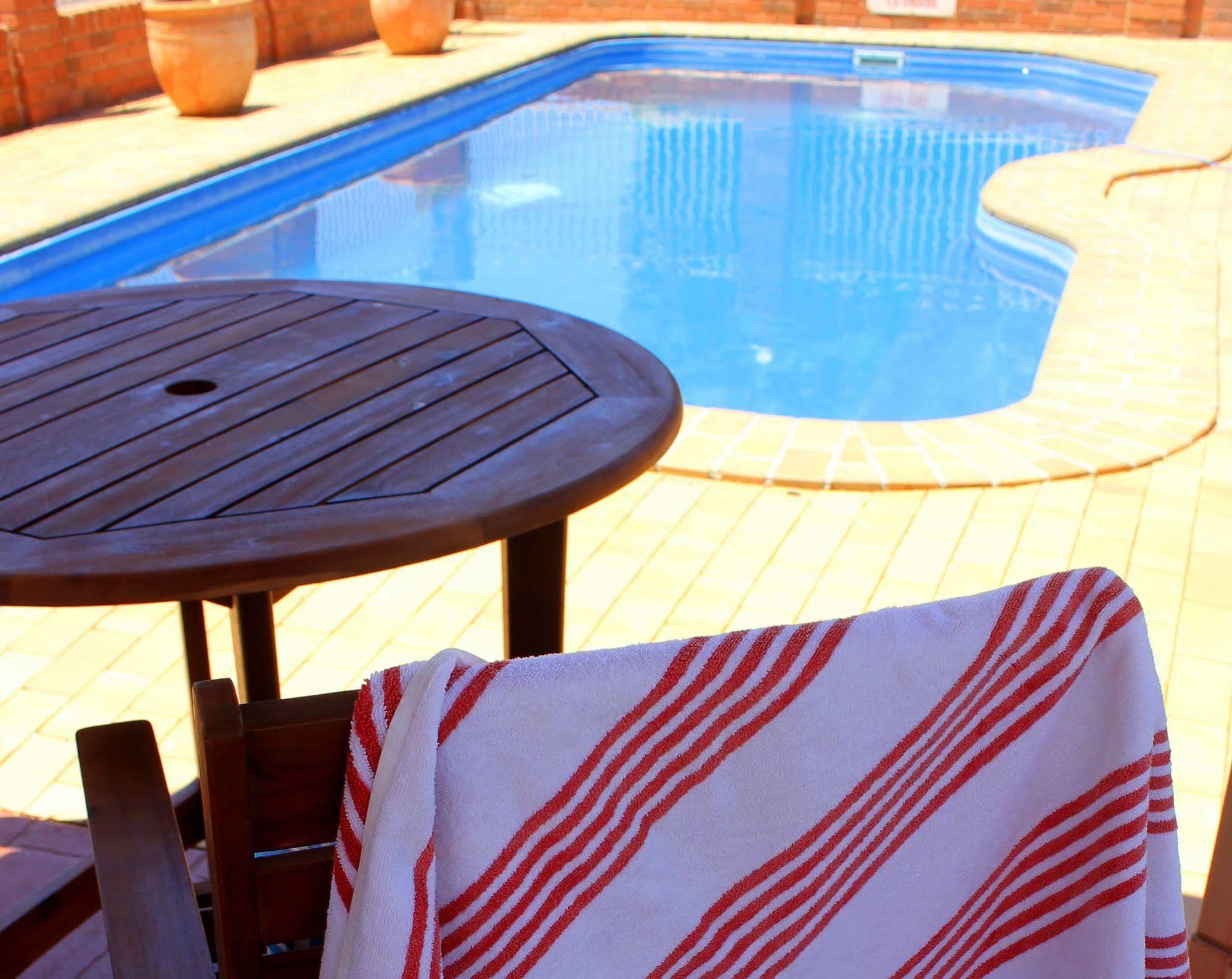 Roma Mid Town Motor Inn Экстерьер фото